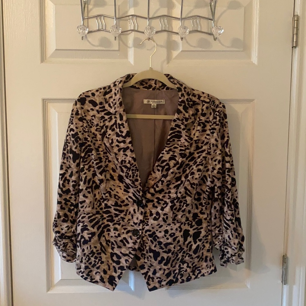 Versona Blazer- Medium